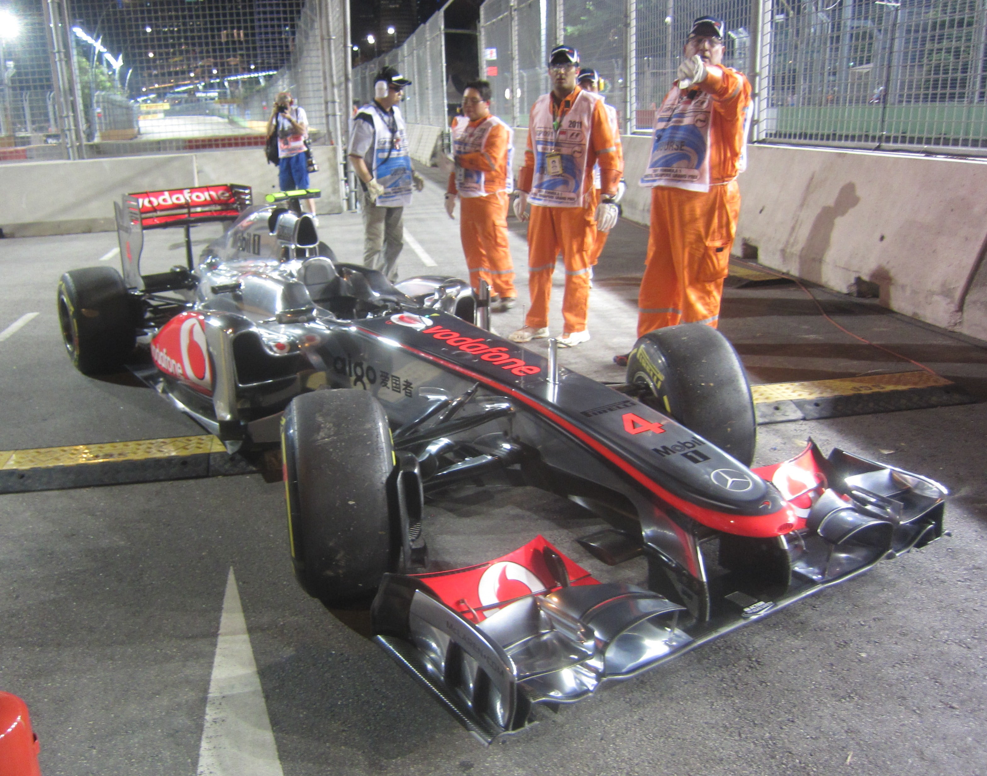 Button betreurt fout in Singapore