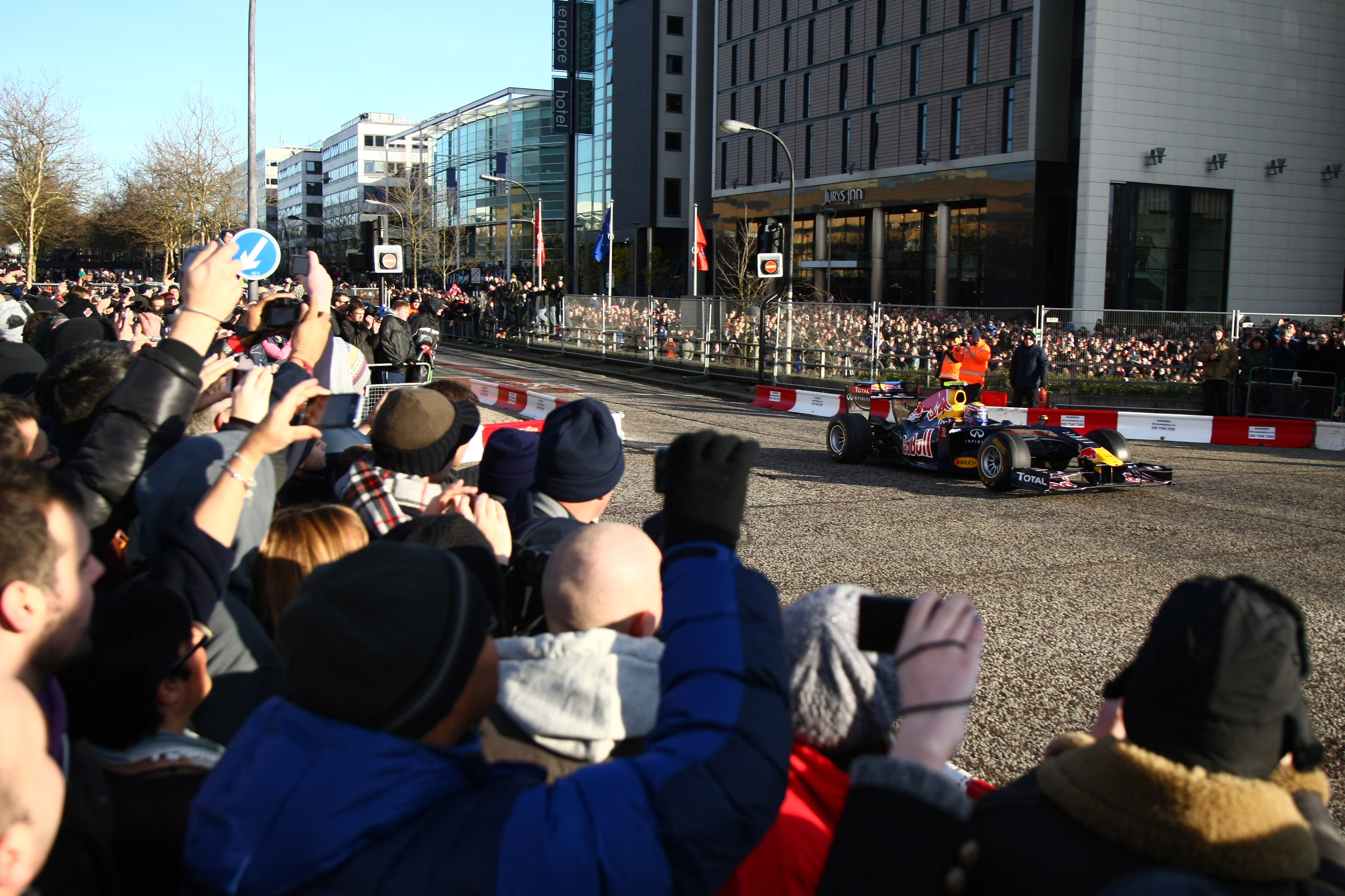 Webber bijt spits af voor Red Bull