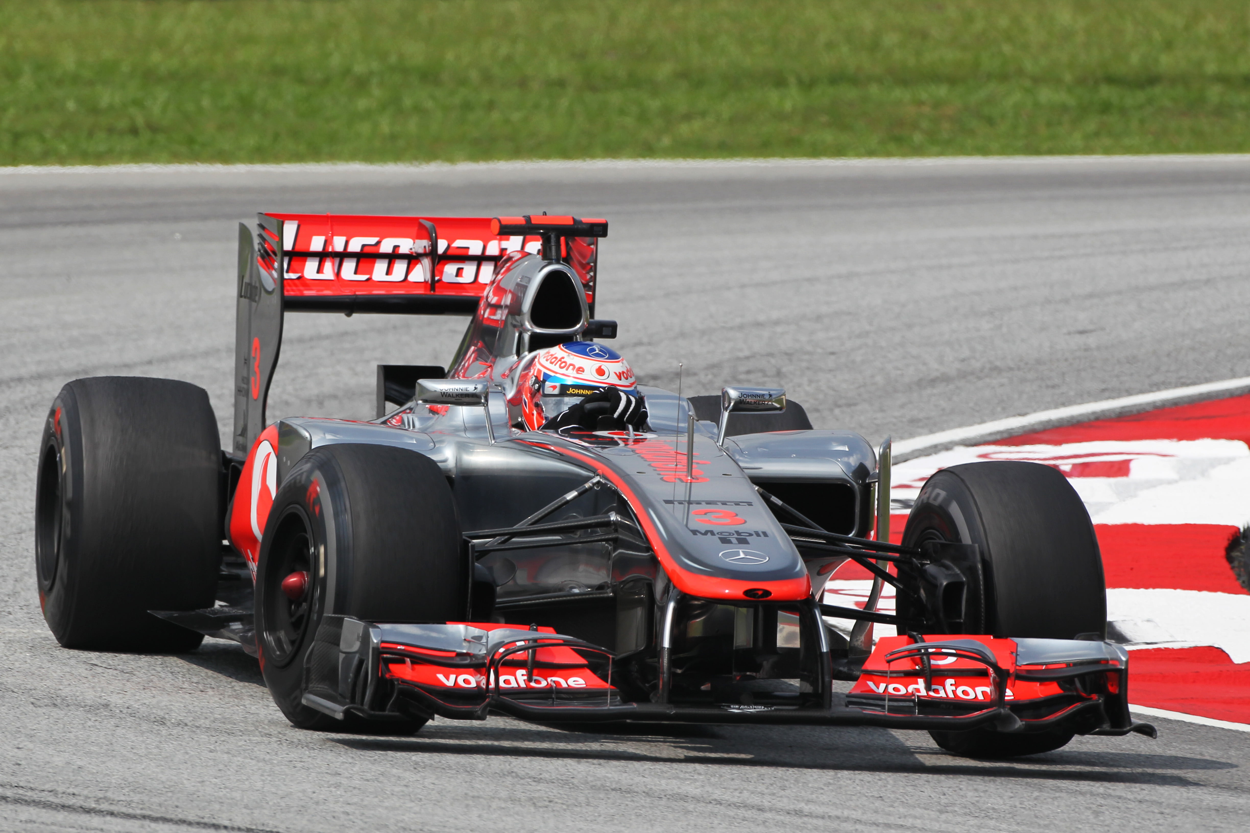 McLaren overtuigend van start in Sepang