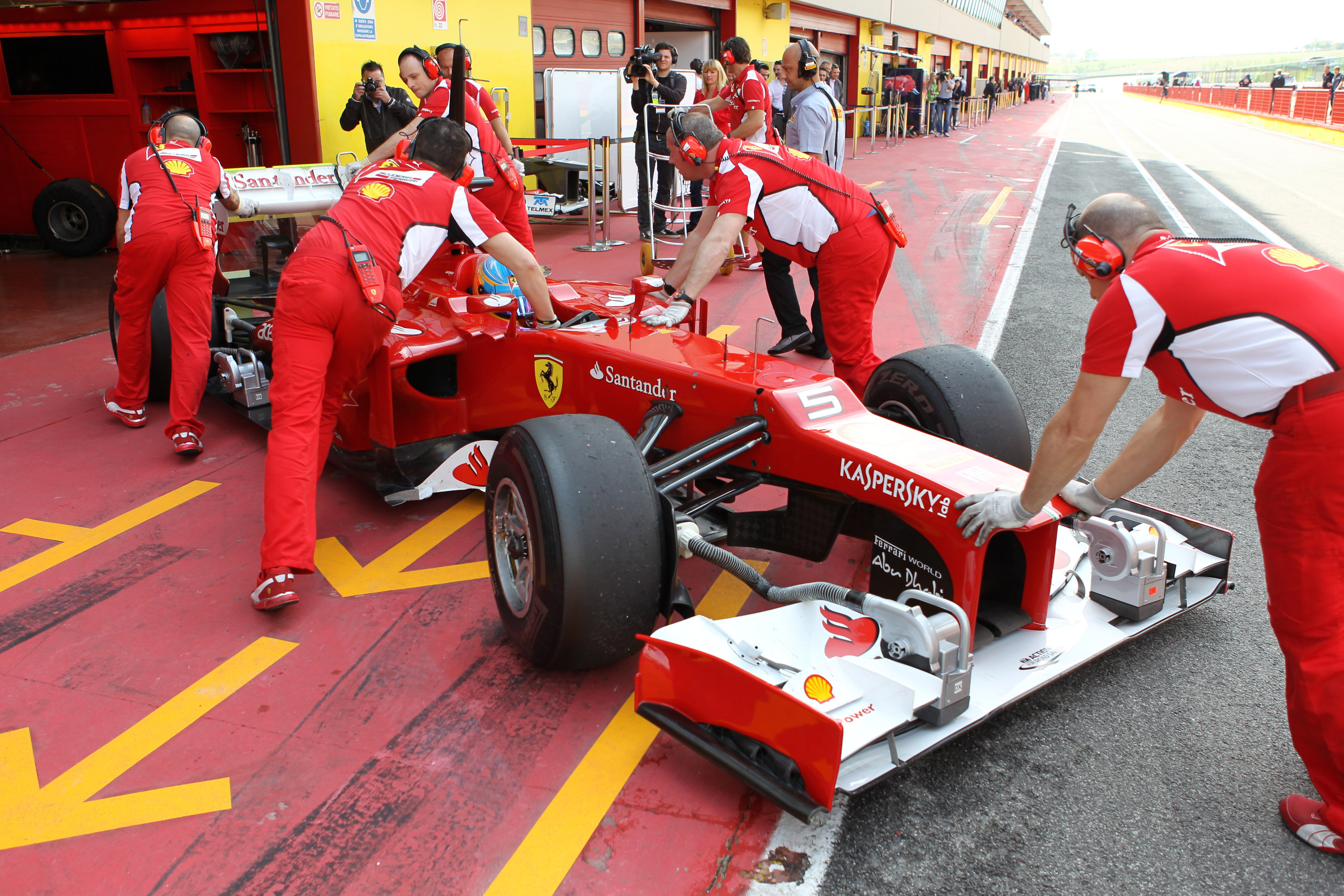 Alonso: ‘Ferrari moet stap zetten in Spanje’