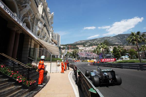 Rosberg gaat goed van start in Monaco