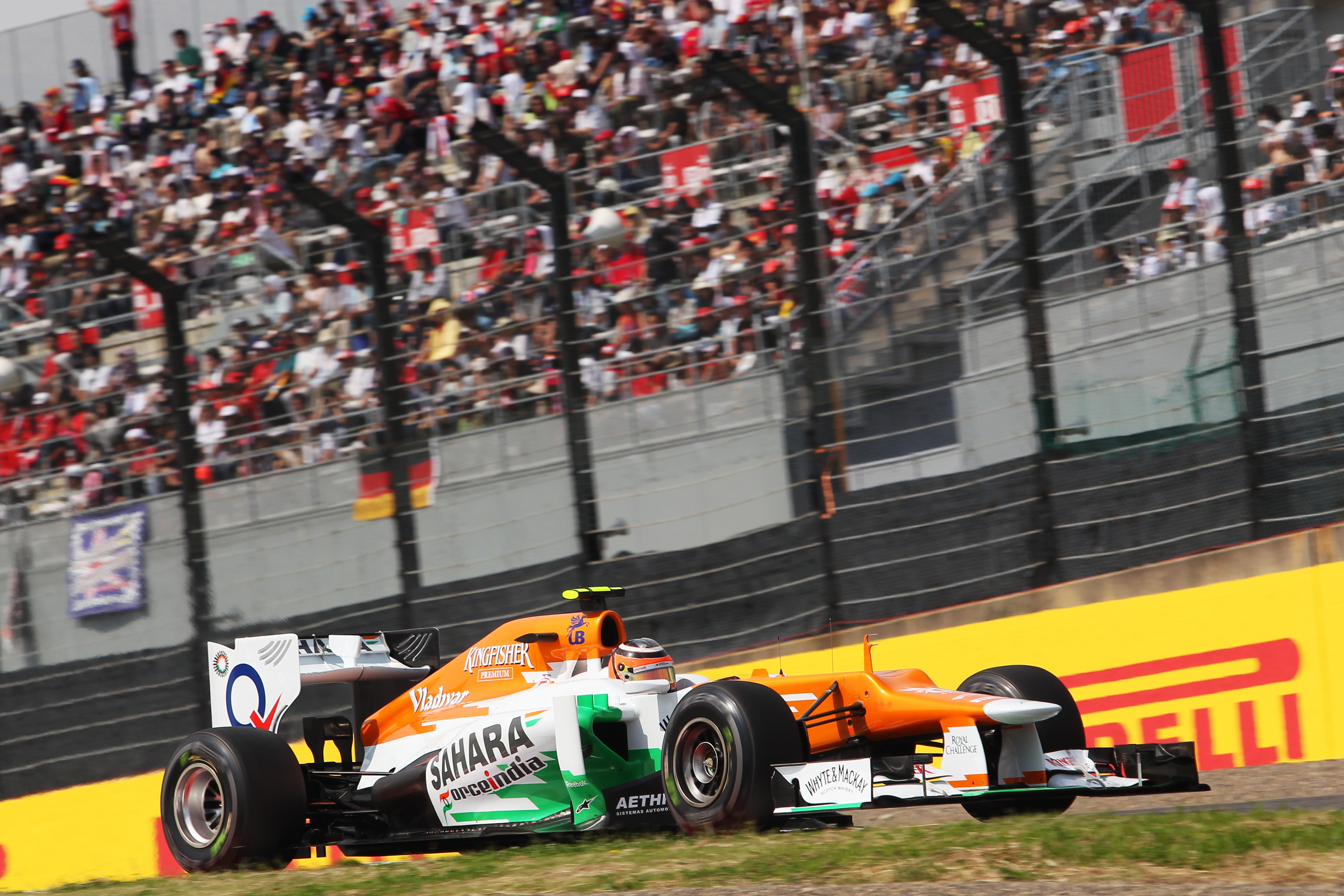 Force India-coureurs herpakken zich na crashes