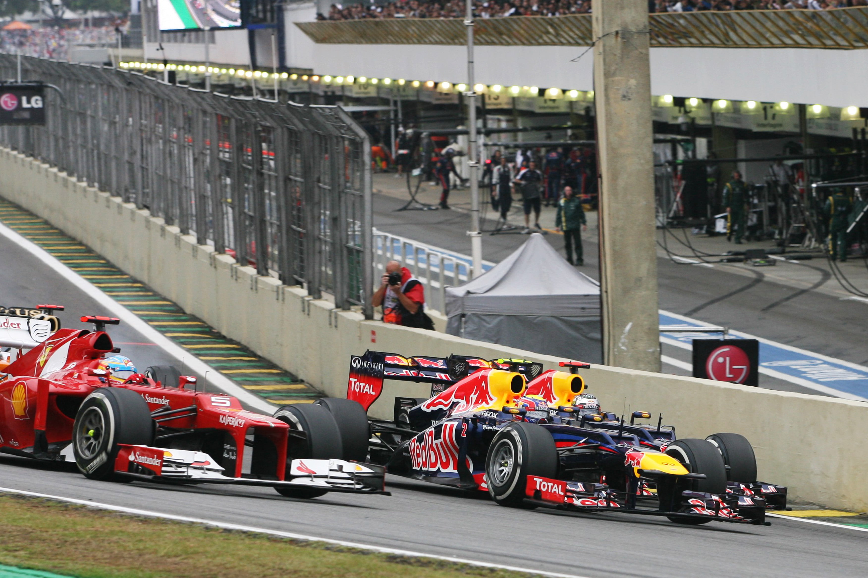 Webber vol lof over bijzondere hattrick van Vettel