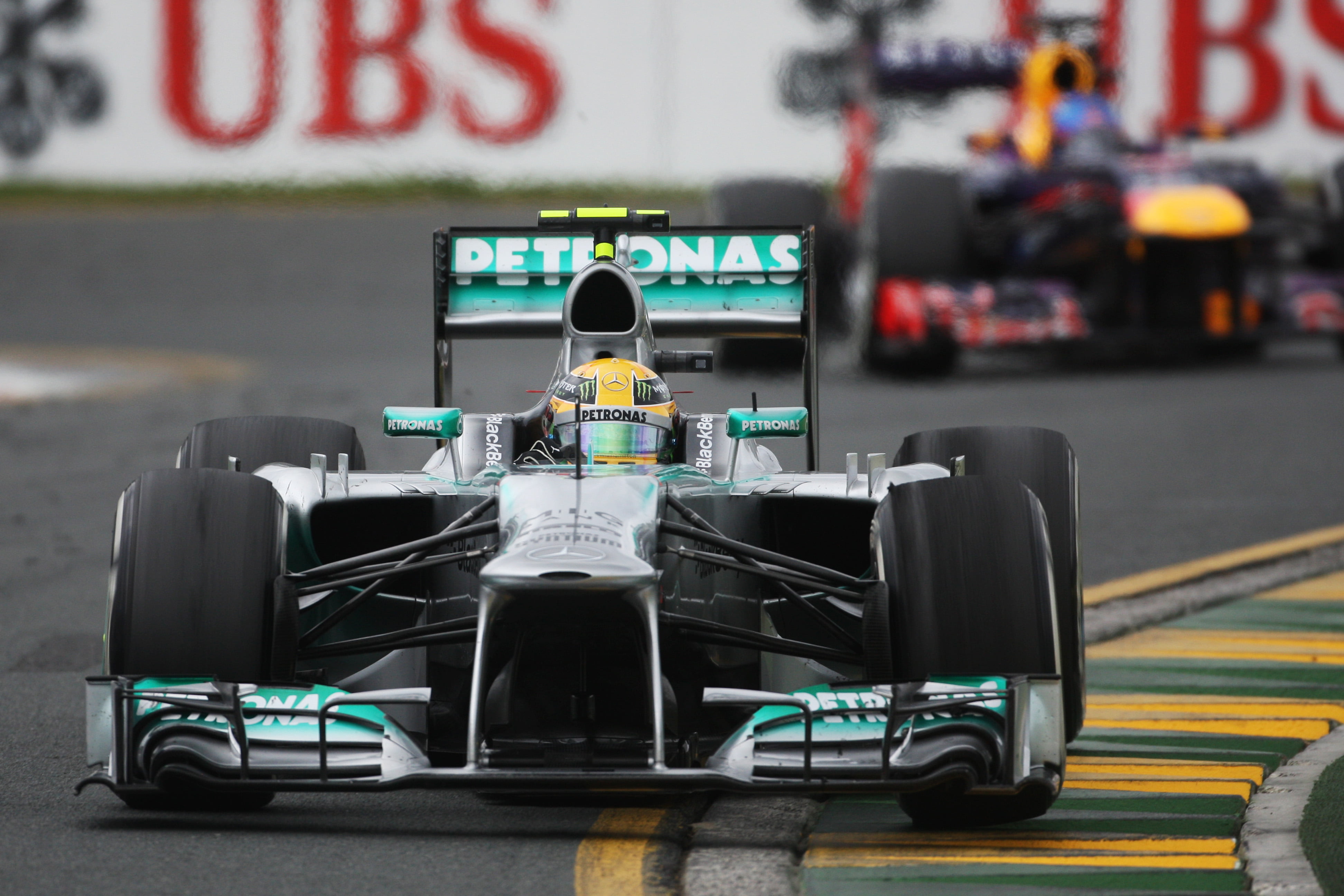 Hamilton aangemoedigd door goed optreden Melbourne