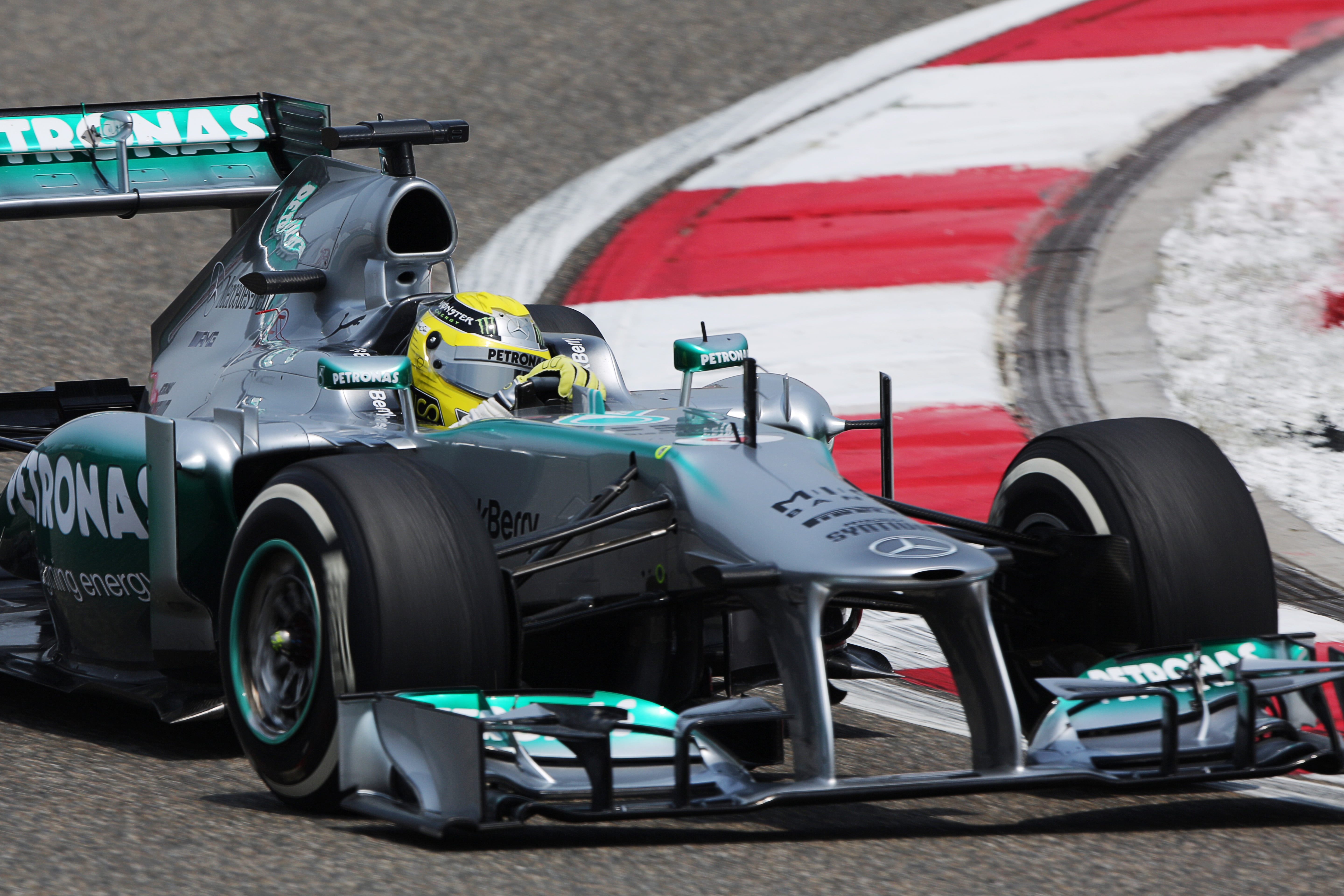 Rosberg hoopt op beter weekend in Bahrein