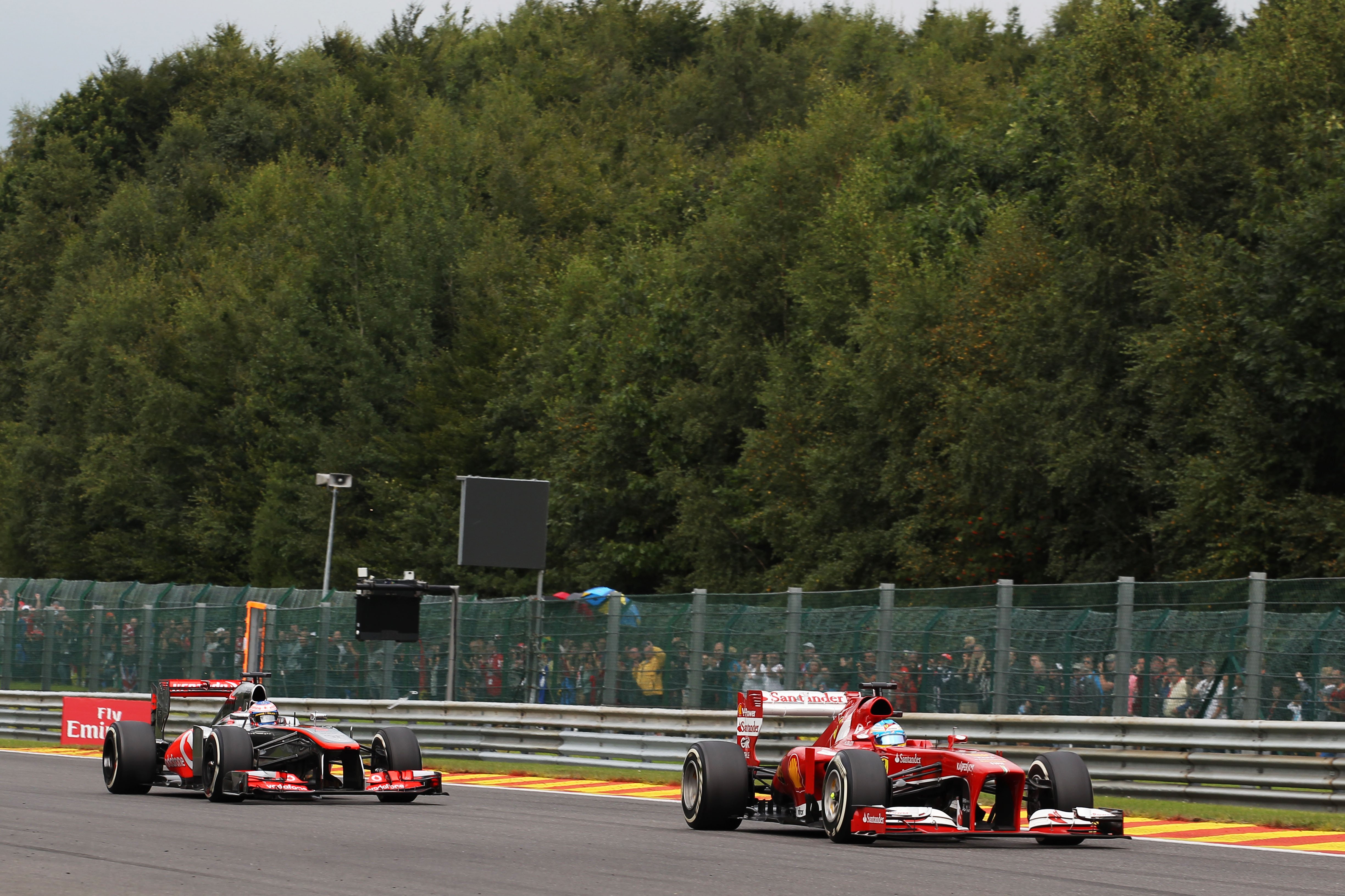 Aanvallende Alonso werkt zich op naar P2