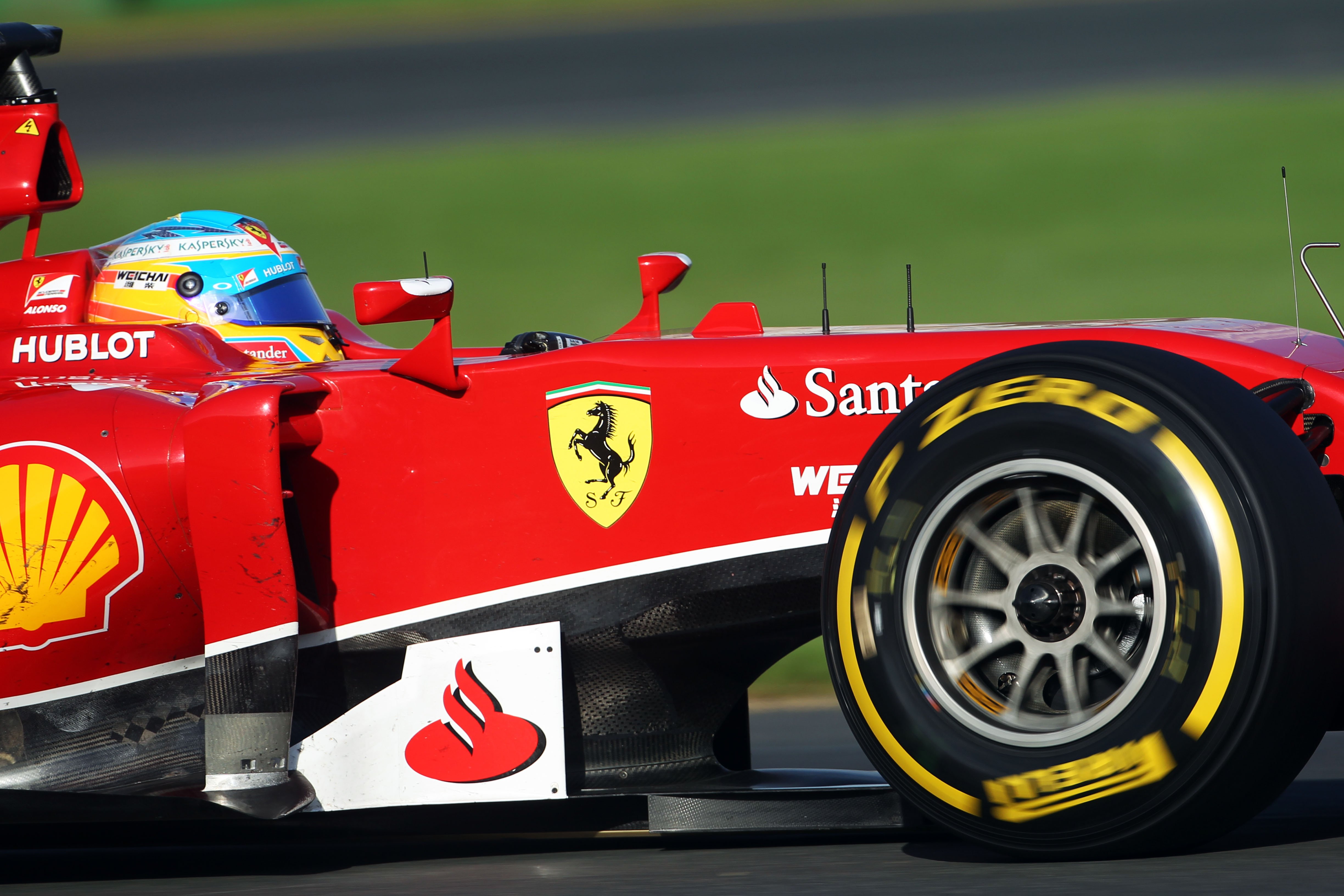 Alonso blijft in het spoor van Mercedes