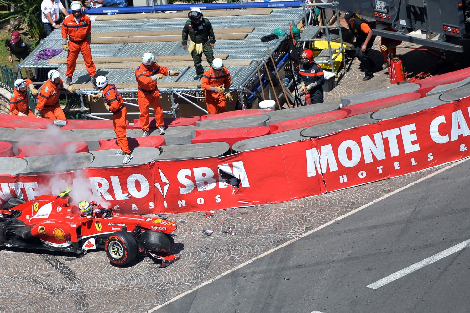 Разбившийся пилот формулы 1. Монако аварии формула 1. F1 Ferrari crash. Felipe Massa crash Canada 2014. Felipe Massa crash Monaco.