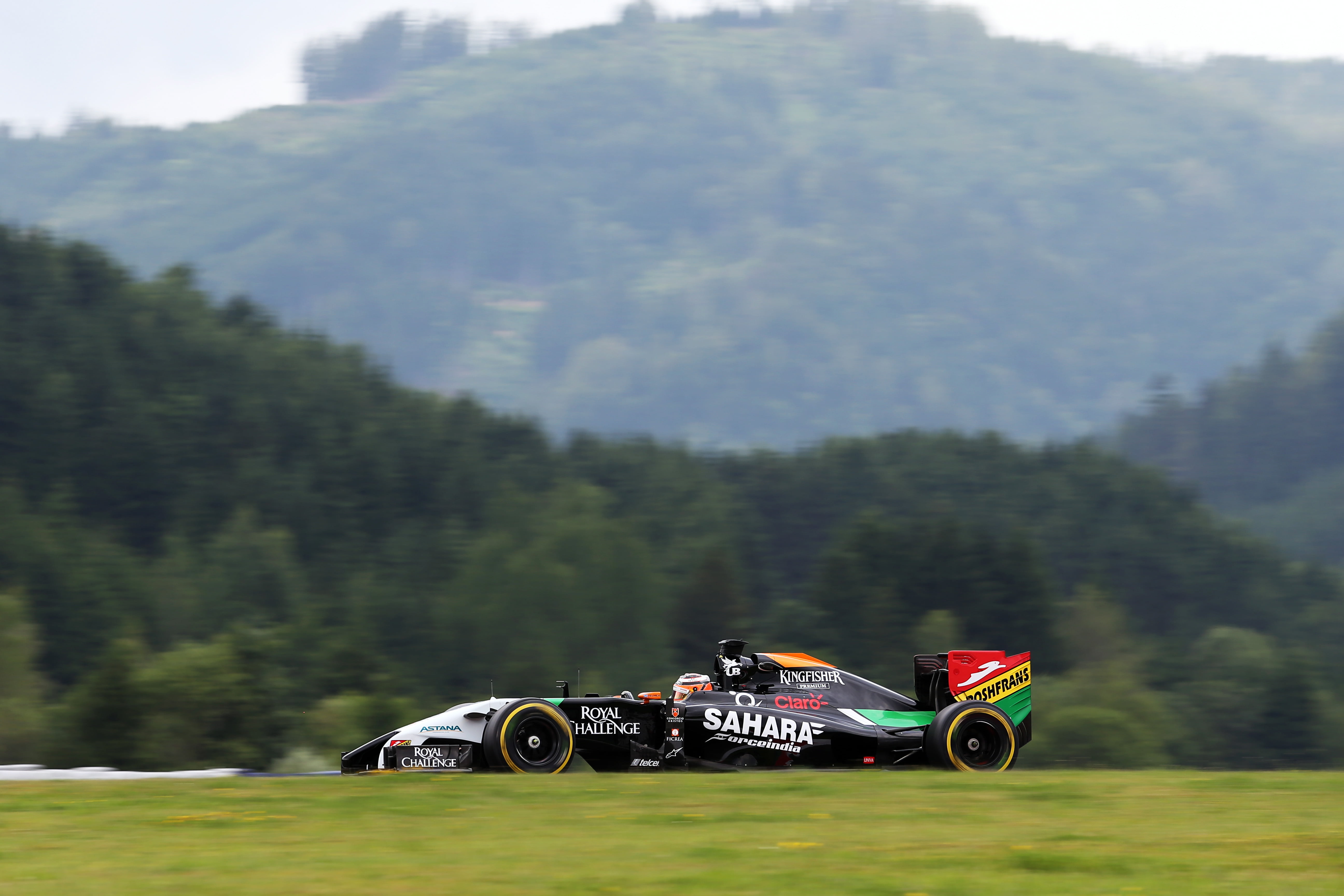 Force India start sterk in Oostenrijk