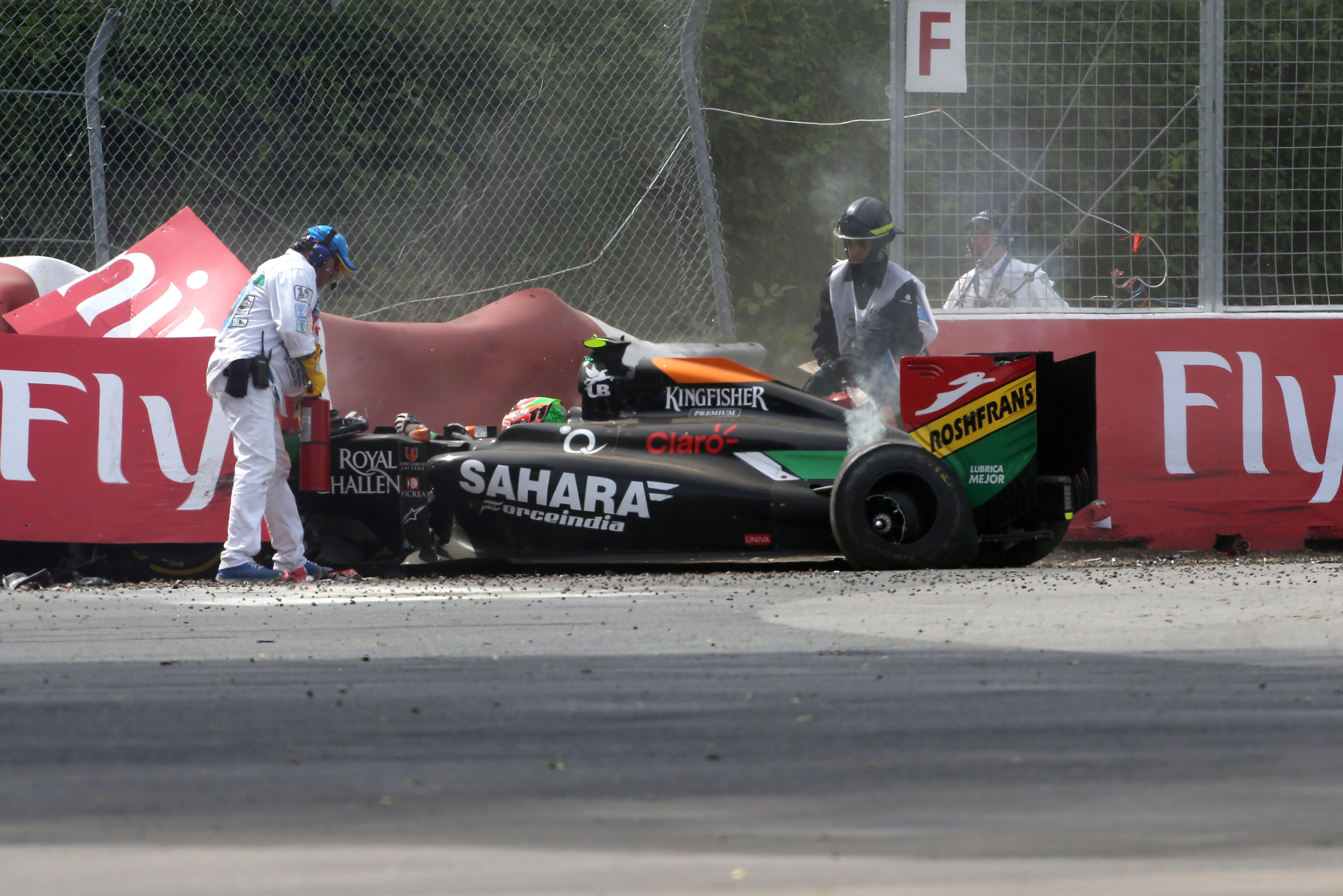 Straf en crash in plaats van podium voor Pérez