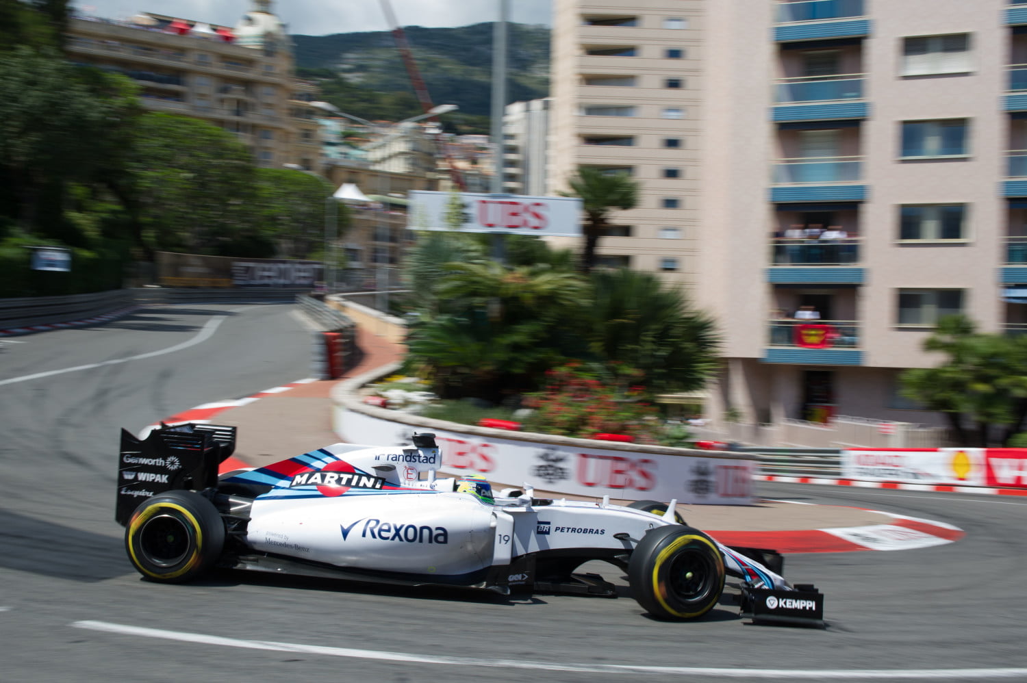 Am monaco. Felipe Massa crash Monaco. Вес Гран фото.