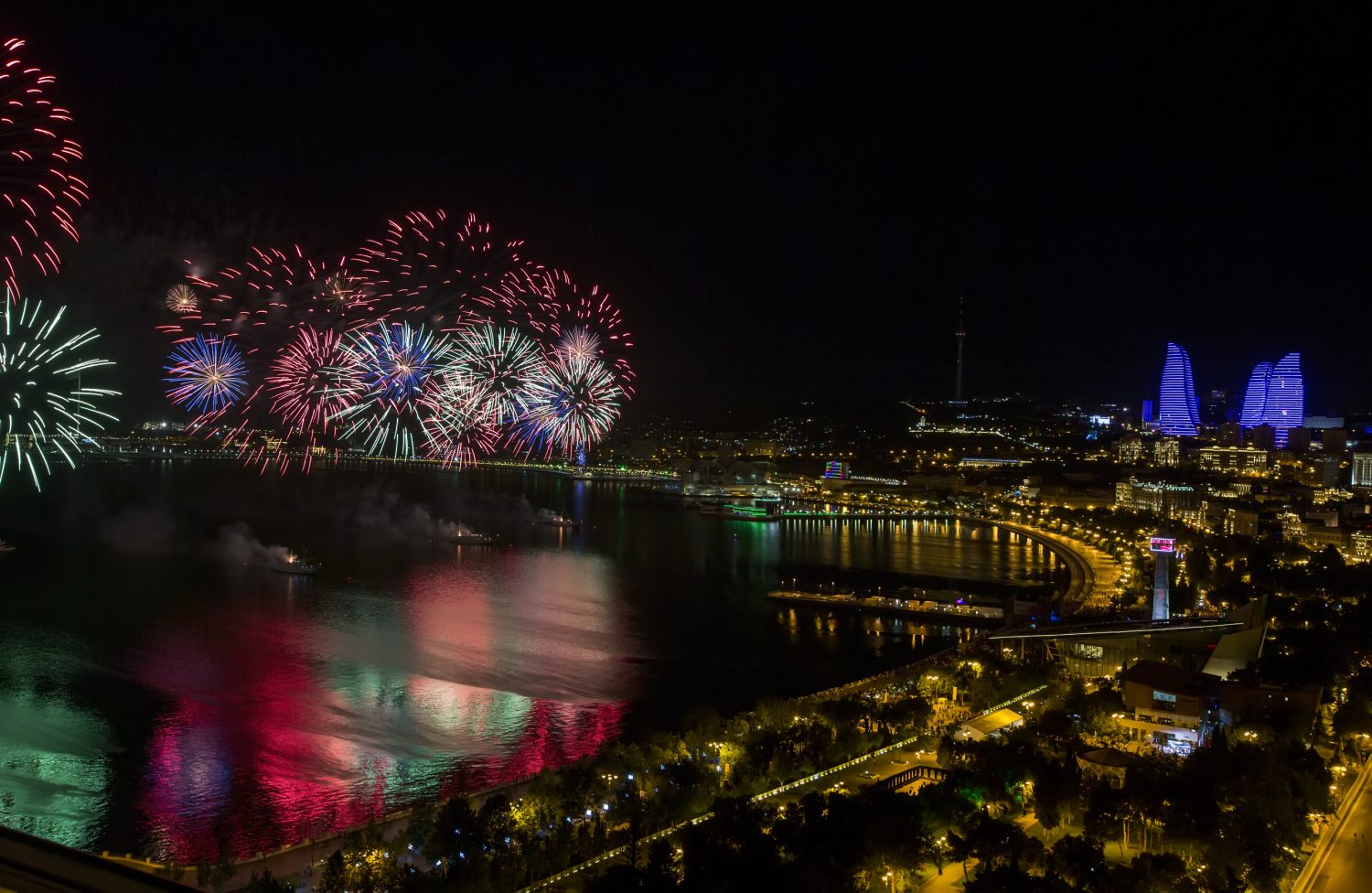 New baku. Азербайджан салют. Салют в Баку. Город Баку Азербайджан 2021. Город Баку Азербайджан 2020 год бульвар.