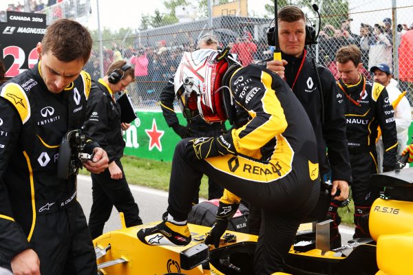 Formula One World Championship 2016, Round 7, Canadian Grand Prix, Montreal, Canada, Sunday 12 June 2016 - Kevin Magnussen (DEN) Renault Sport F1 Team RS16 on the grid.