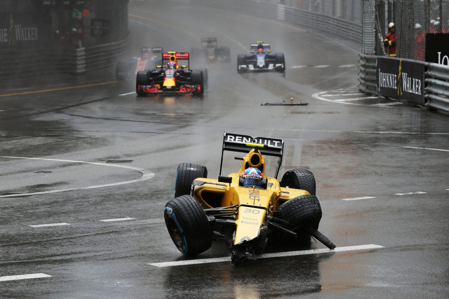 Продолжай гонки. Гран при Монако ф1 2016. Гран при Монако 2016. F1 Renault crash. Гран-при Монте-Карло 2020.