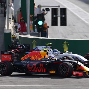 In de openingsfase werd Verstappen ingehaald door Bottas.