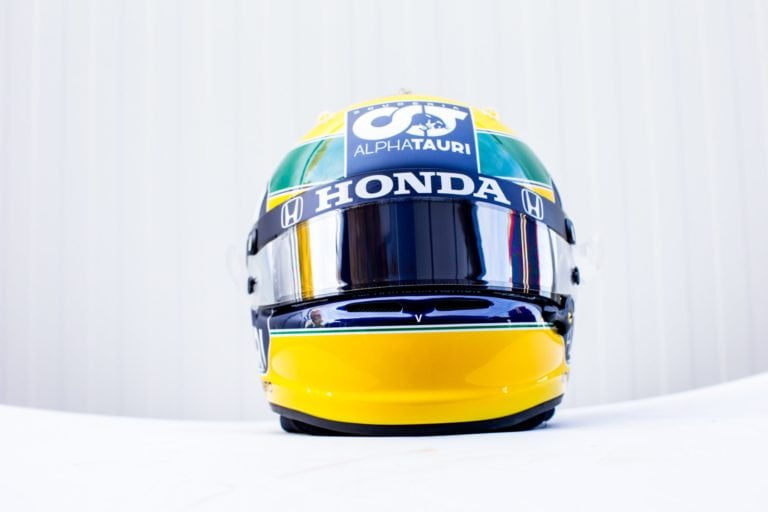 Gasly rijdt met speciale Senna-helm tijdens GP Emilia ...