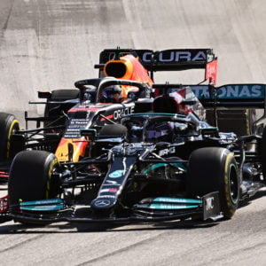 Max Verstappen en Lewis Hamilton ontlopen elkaar nauwelijks.