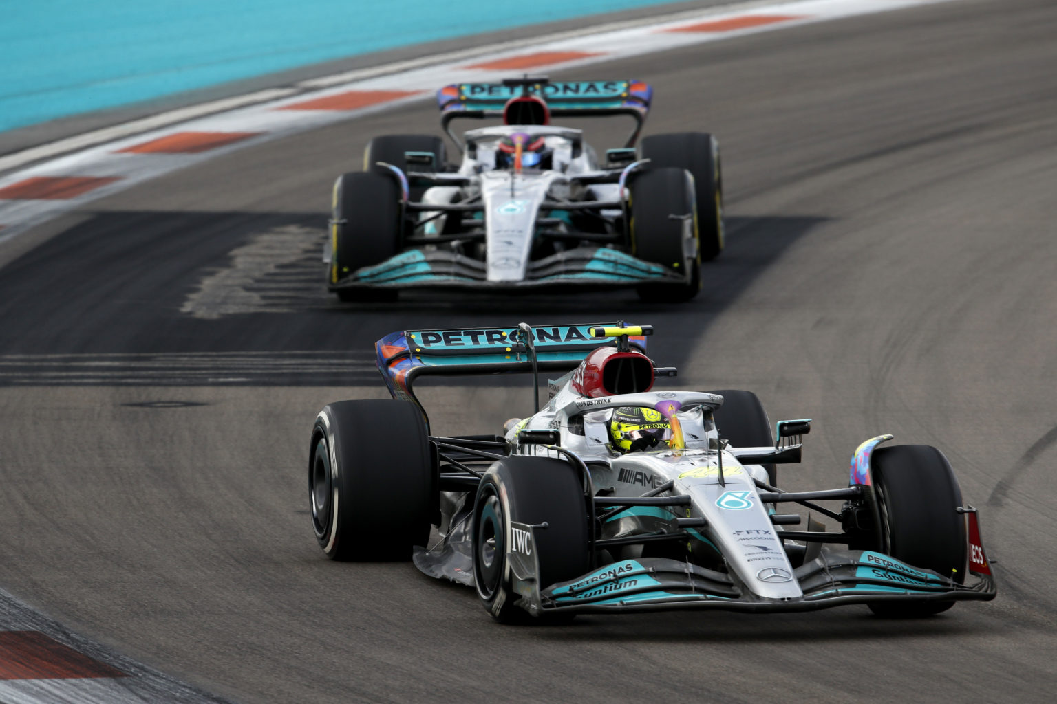 Гонки формула 1 2024. Lewis Hamilton Mercedes 2022. Мерседес w13 формула 1. Mercedes f1 2022. Болиды ф1 2022.