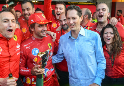 carlos sainz john elkann